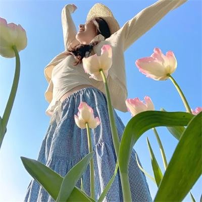 踉跄的女孩